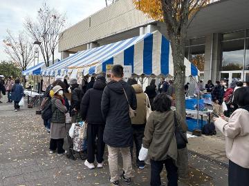 米粉商品の販売風景
