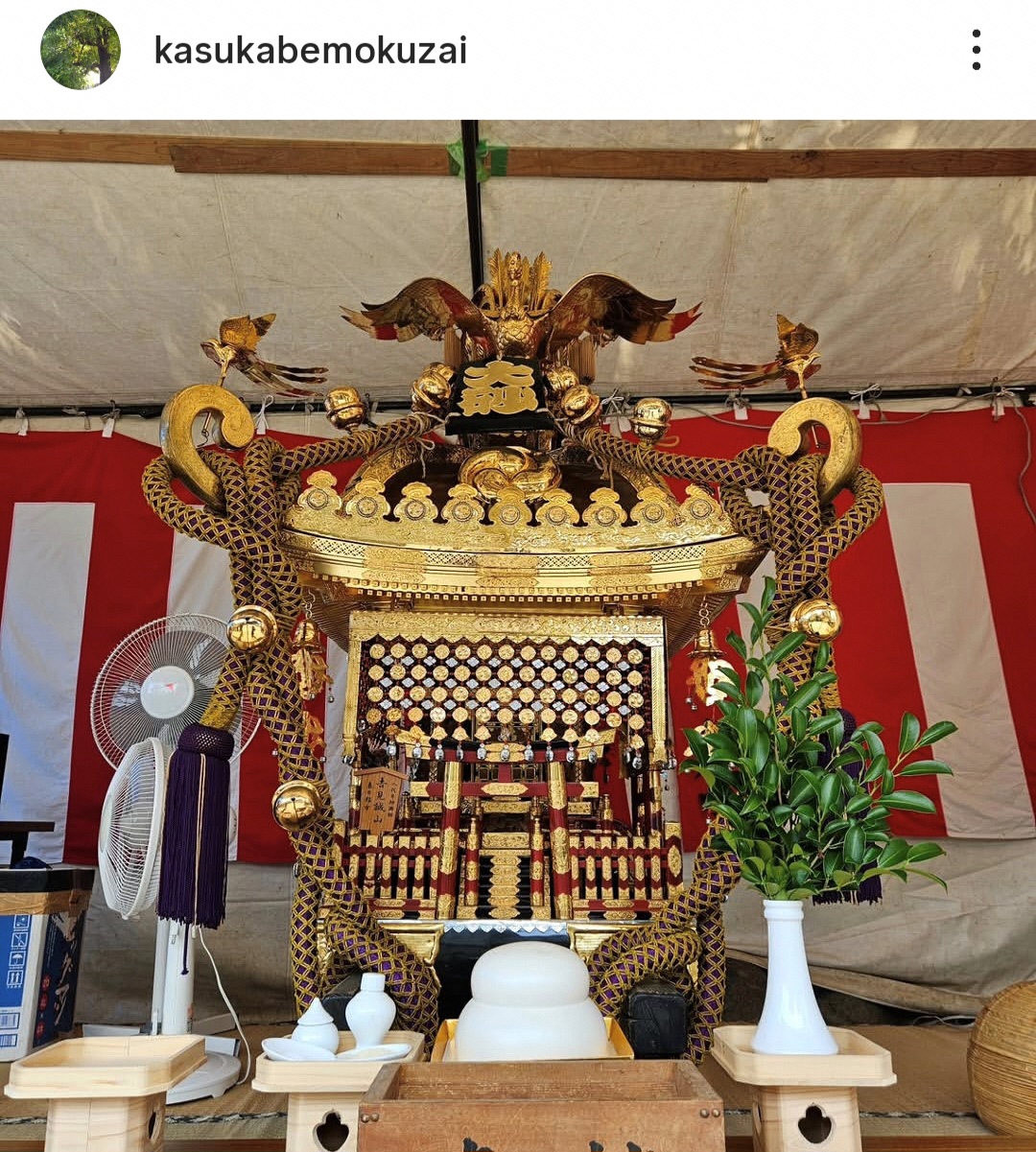 御輿が祀られている写真