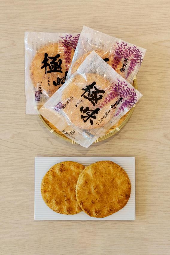 春日部手焼せんべい極味の写真