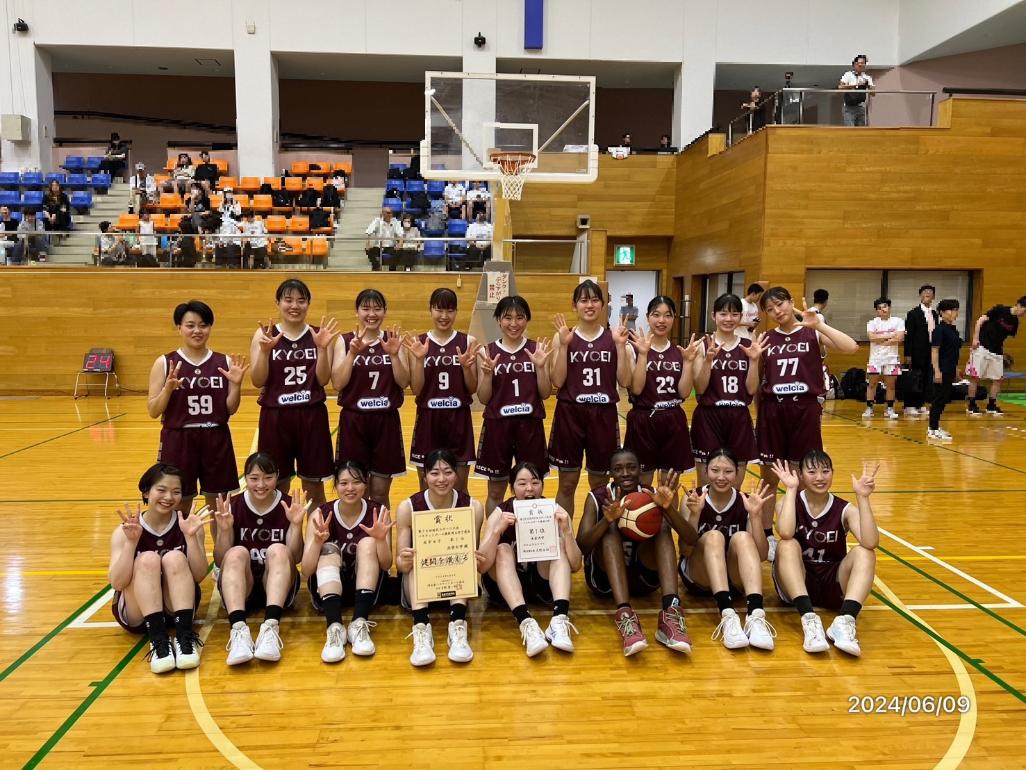 共栄大学女子バスケットボール部サンカラーズさんの集合写真