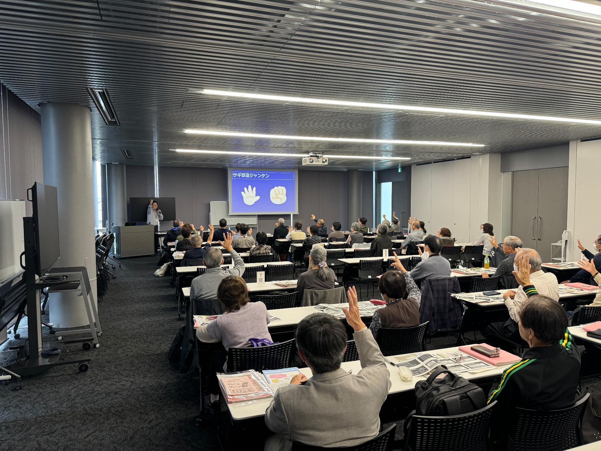 防犯に関する講話の様子