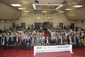 平成26年に行われた姉妹都市協定調印式における集合写真