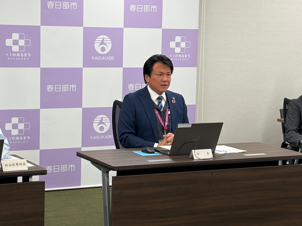 記者会見での市長の様子