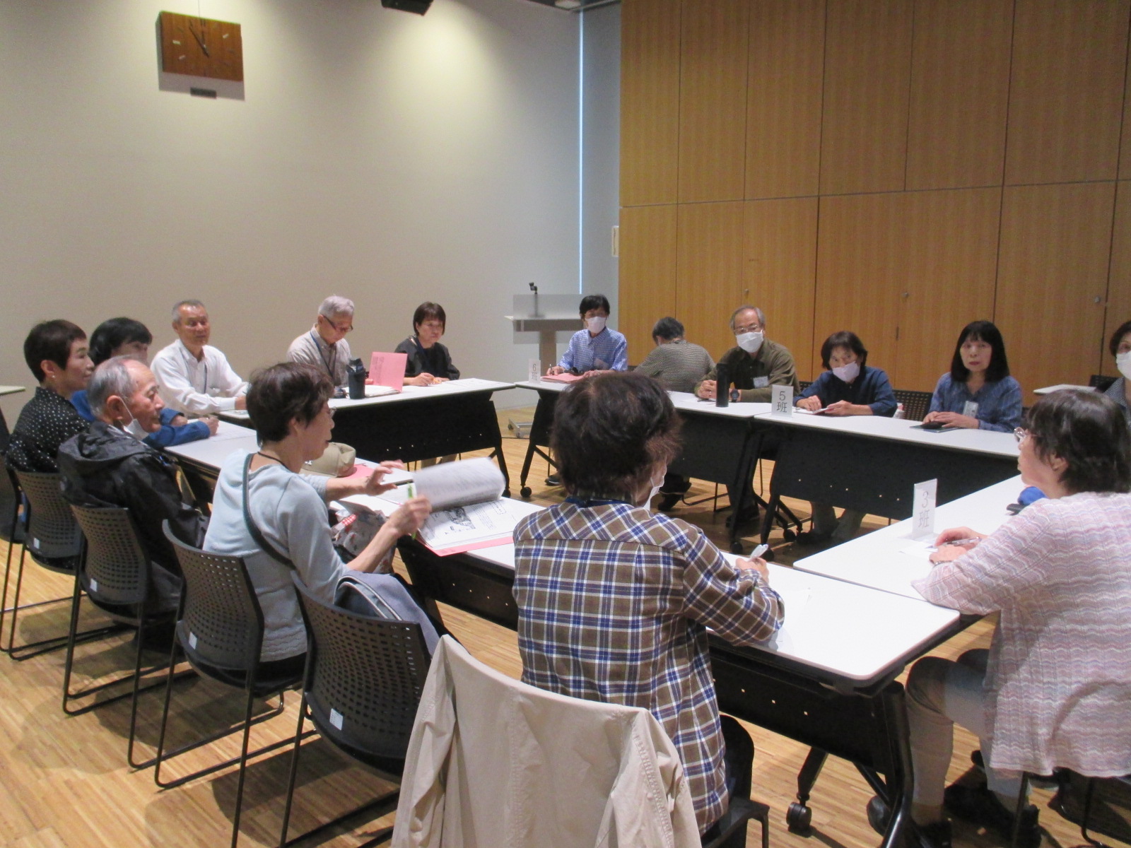 ふれあい大学 実行委員会での話し合いの様子