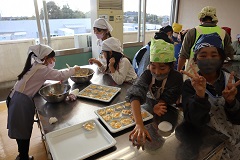 マフィンをつくる様子