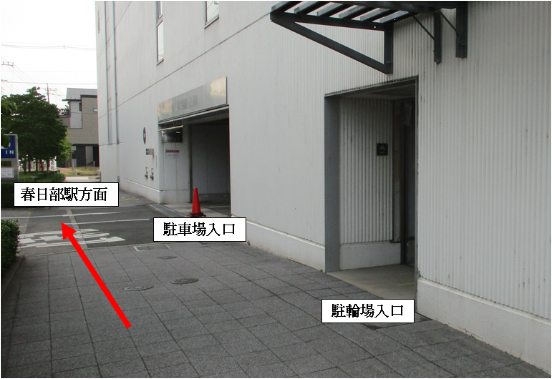 建物南側駐輪場出入口