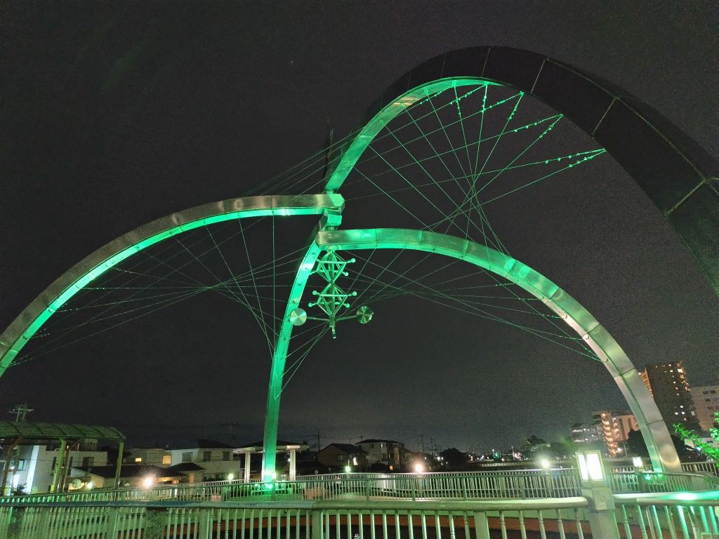 令和8年度 古利根公園橋でのイエローグリーンライトアップの様子