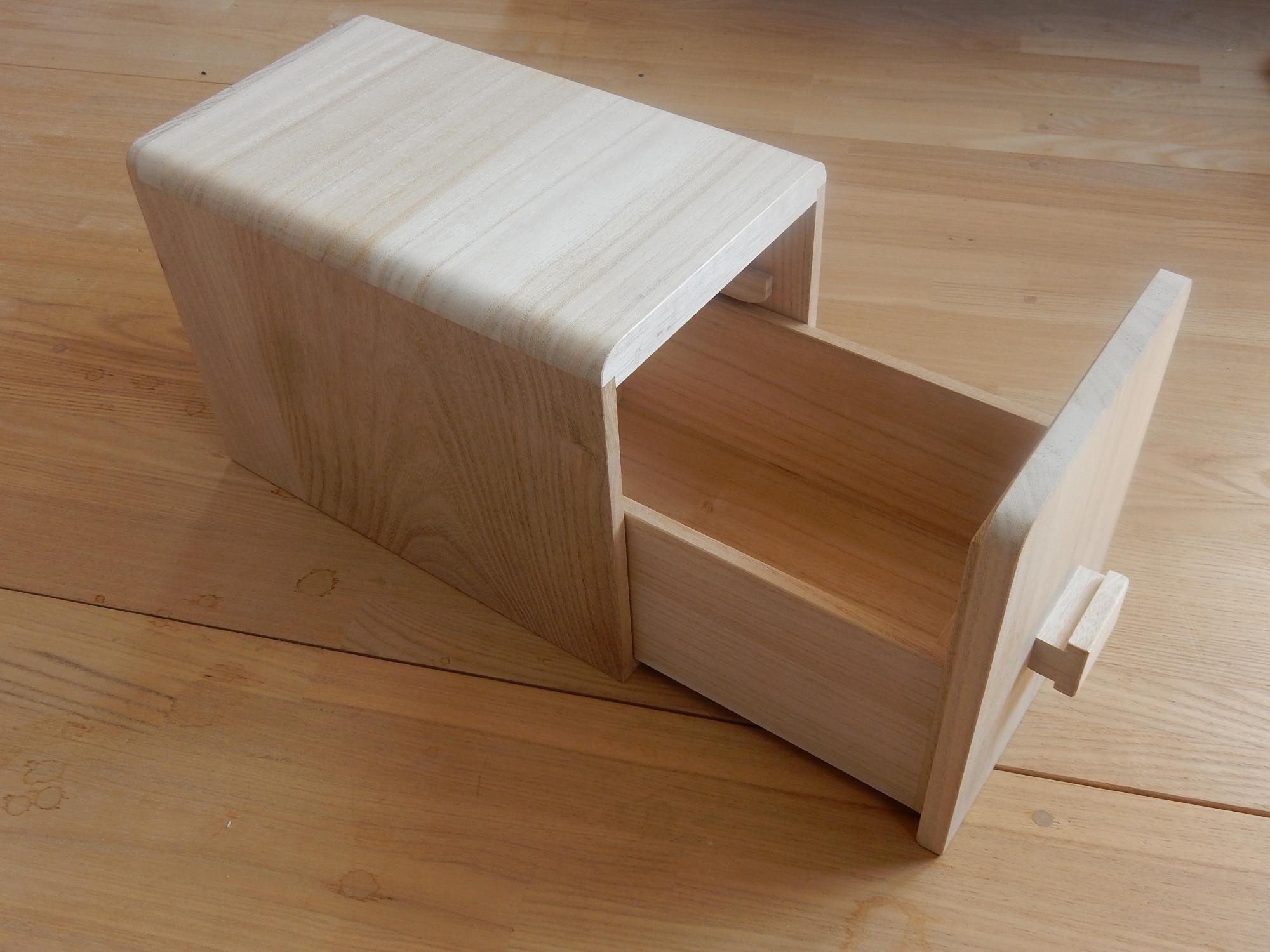 飯島桐箪笥製作所のパンボックス