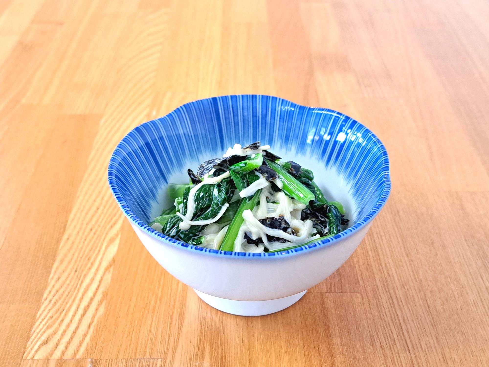 小鉢に入った小松菜のわさびマヨ和えの写真