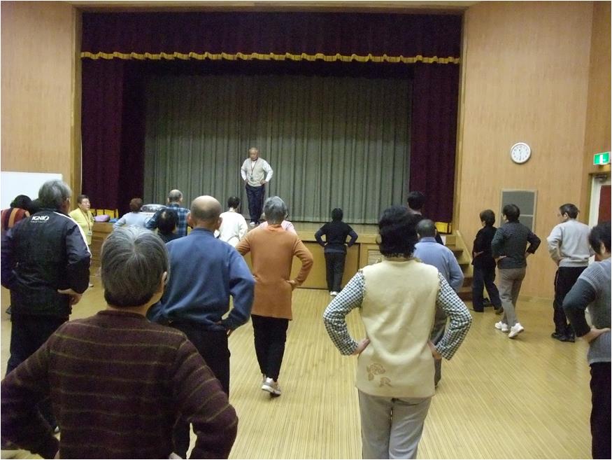 施設で行うそらまめ体操の様子