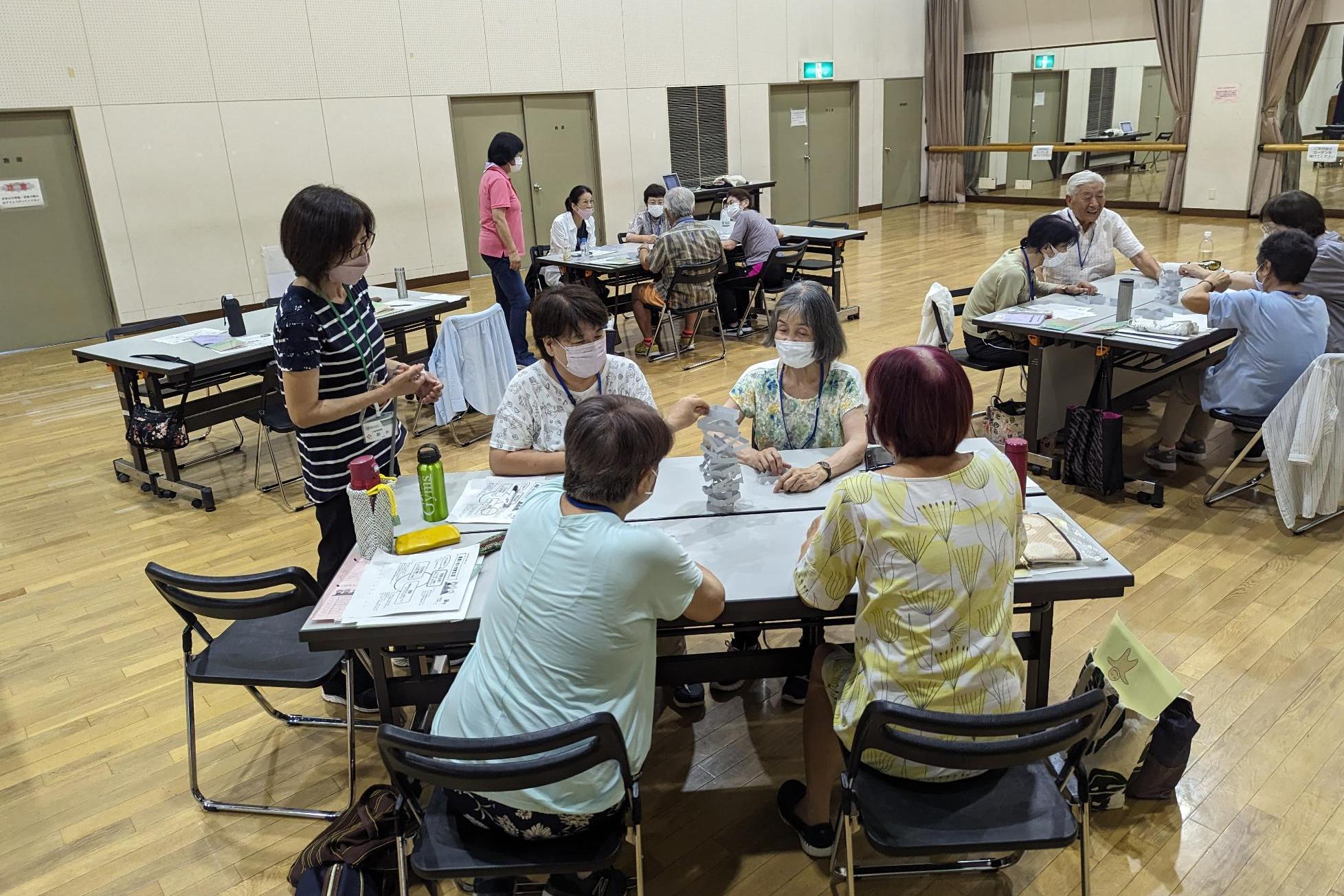 庄和南地区公民館での脳トレ塾の様子