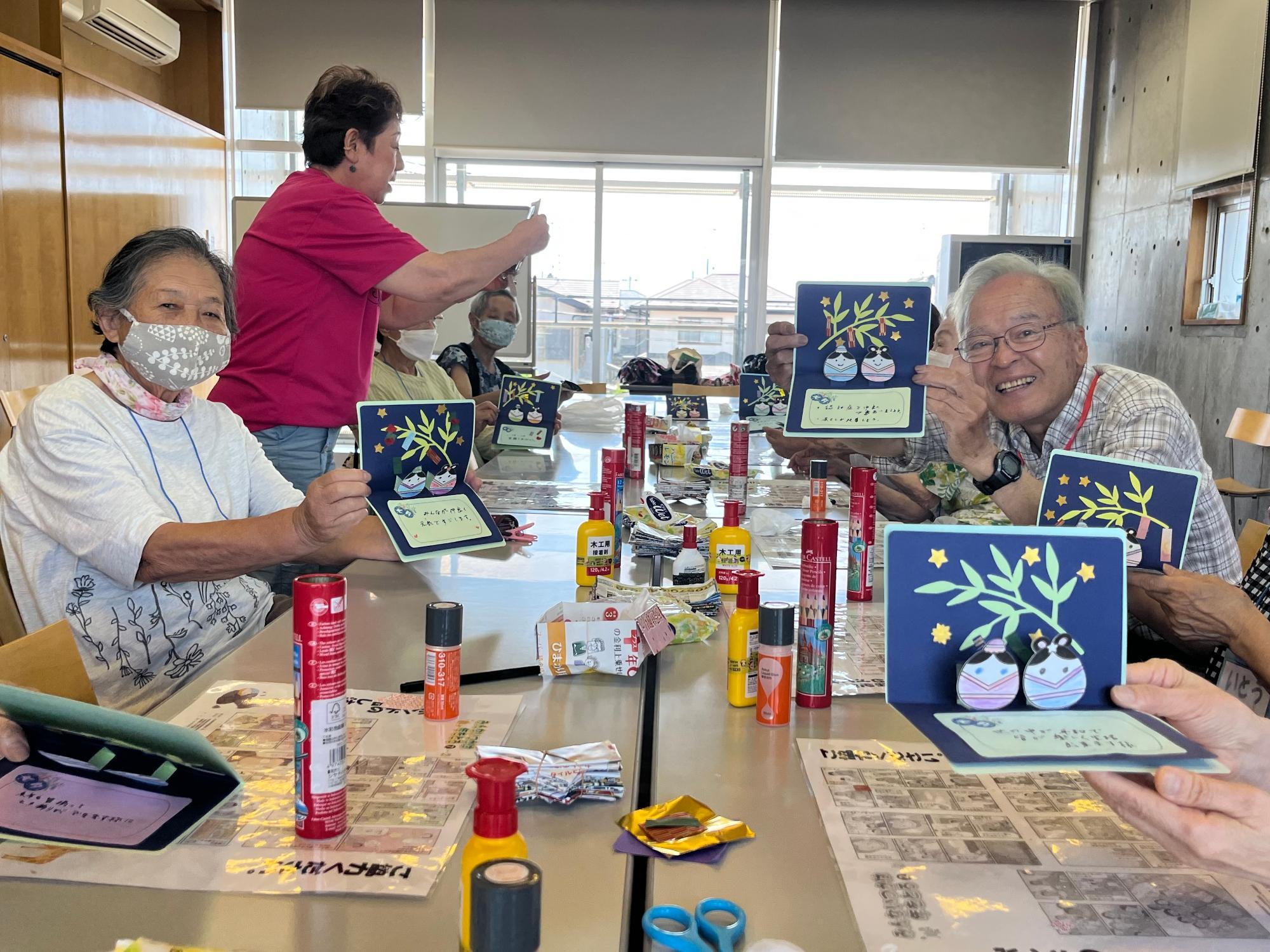 チームオレンジチアフリーの活動写真で、皆で体操をしています