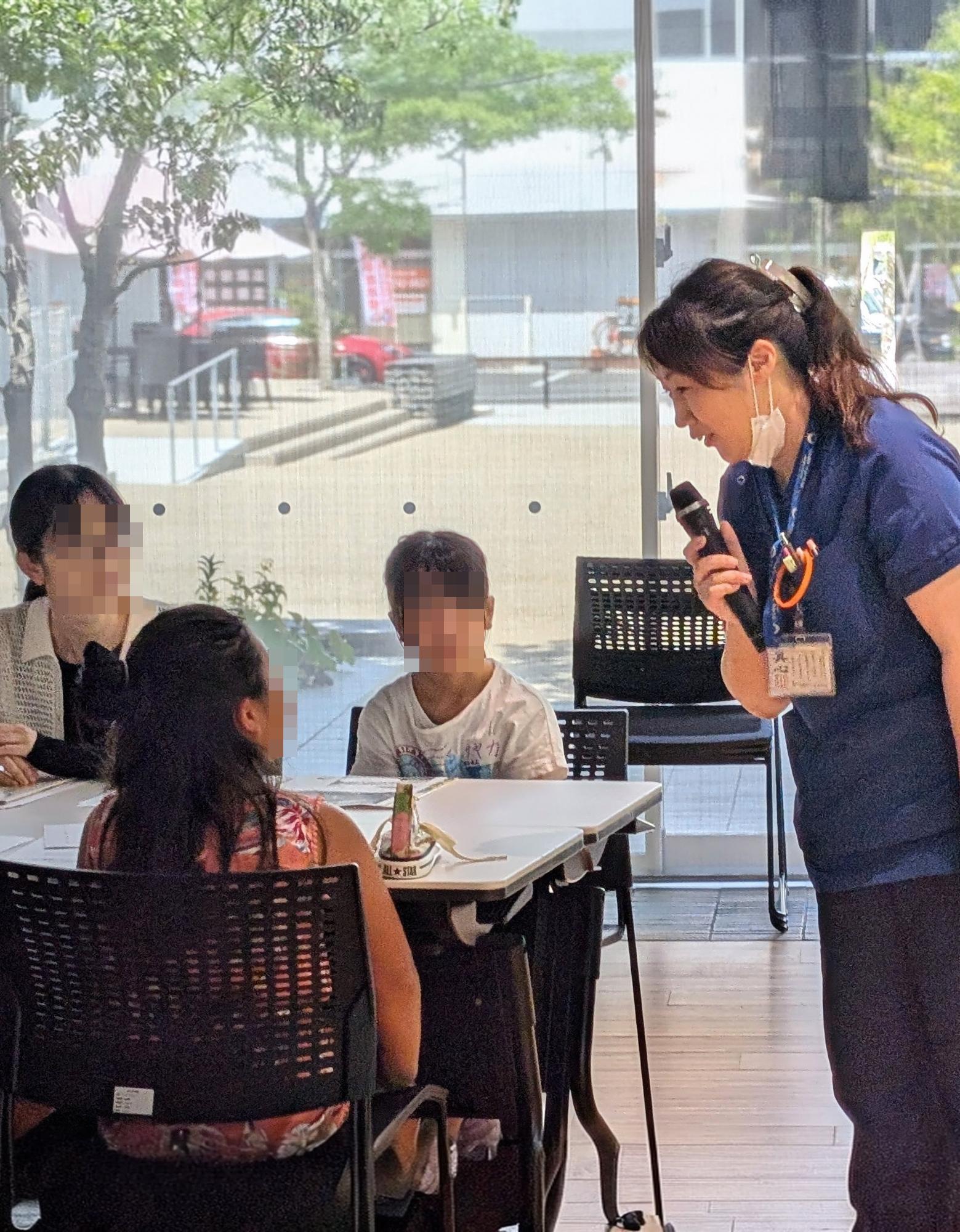 参加者から意見を聞く様子