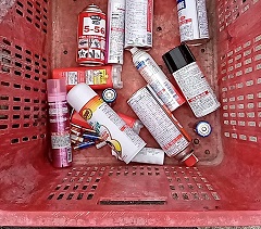 赤コンテナに入った有害・危険ごみ