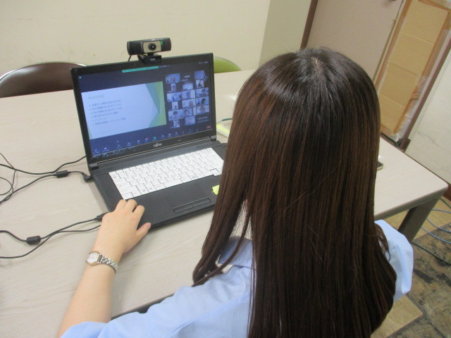 オンラインセミナーを受講している様子