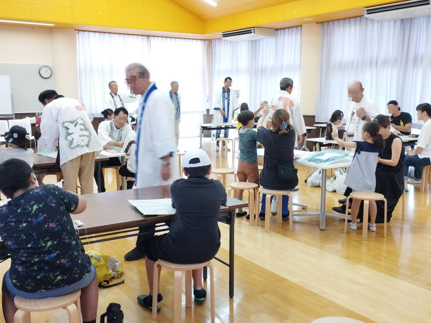 凧づくり教室の様子