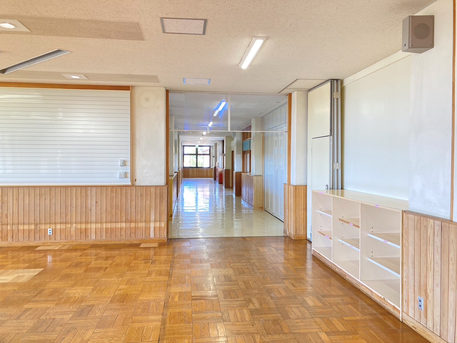 2階小学校の面影を残した廊下です。歴史展示室に繋がっています