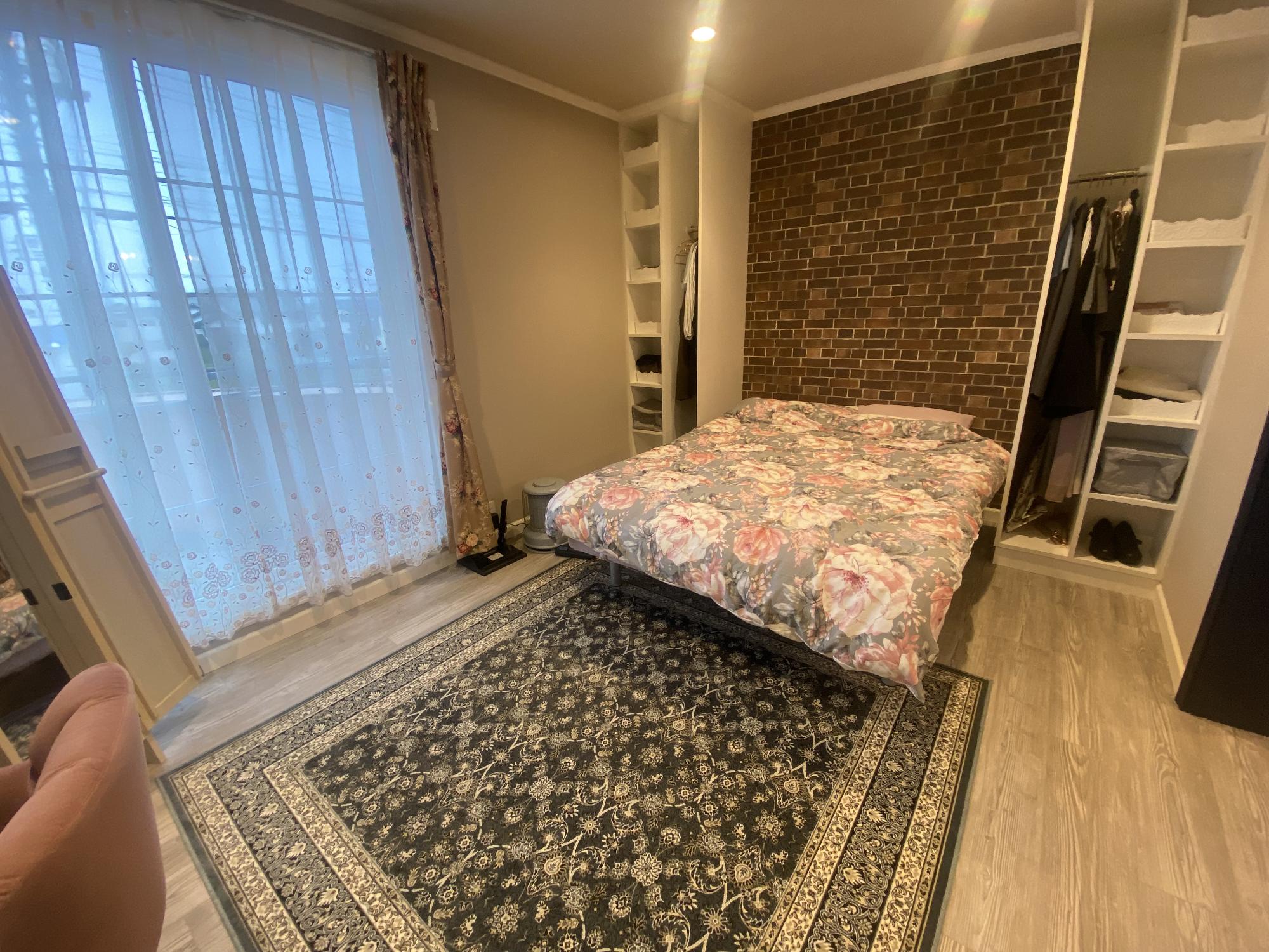 洋風な寝室の写真