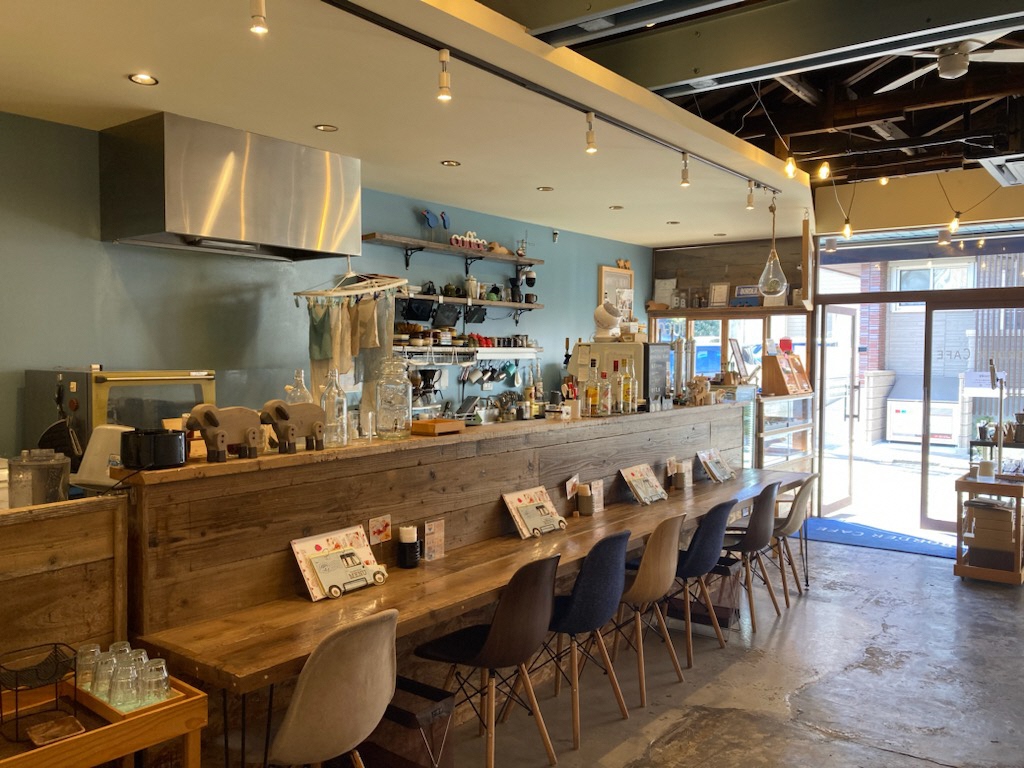 カジュアルでおしゃれな店内