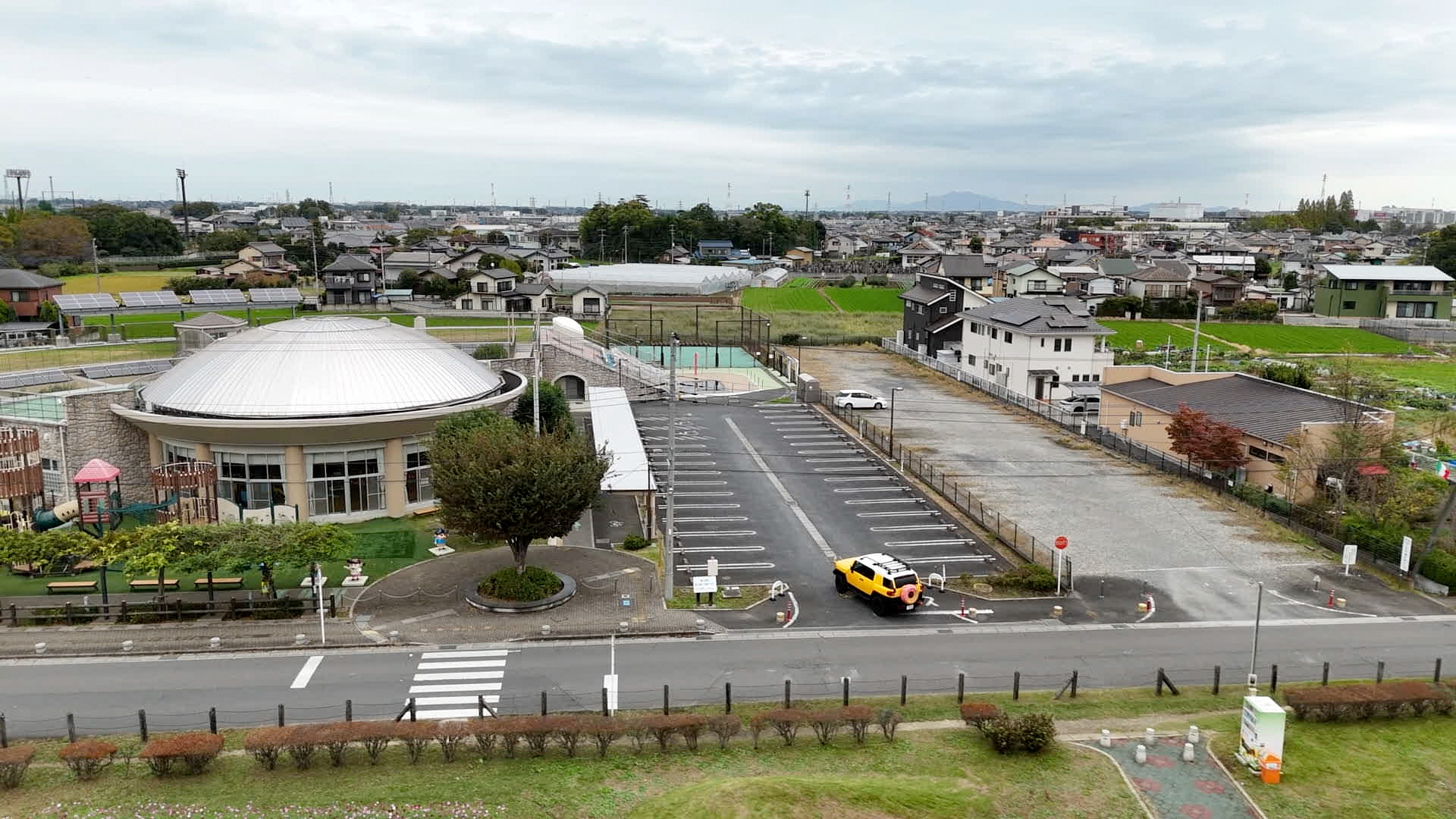 メシドラドローン空撮メシドラ専用車がエンゼルドームに入っていく姿