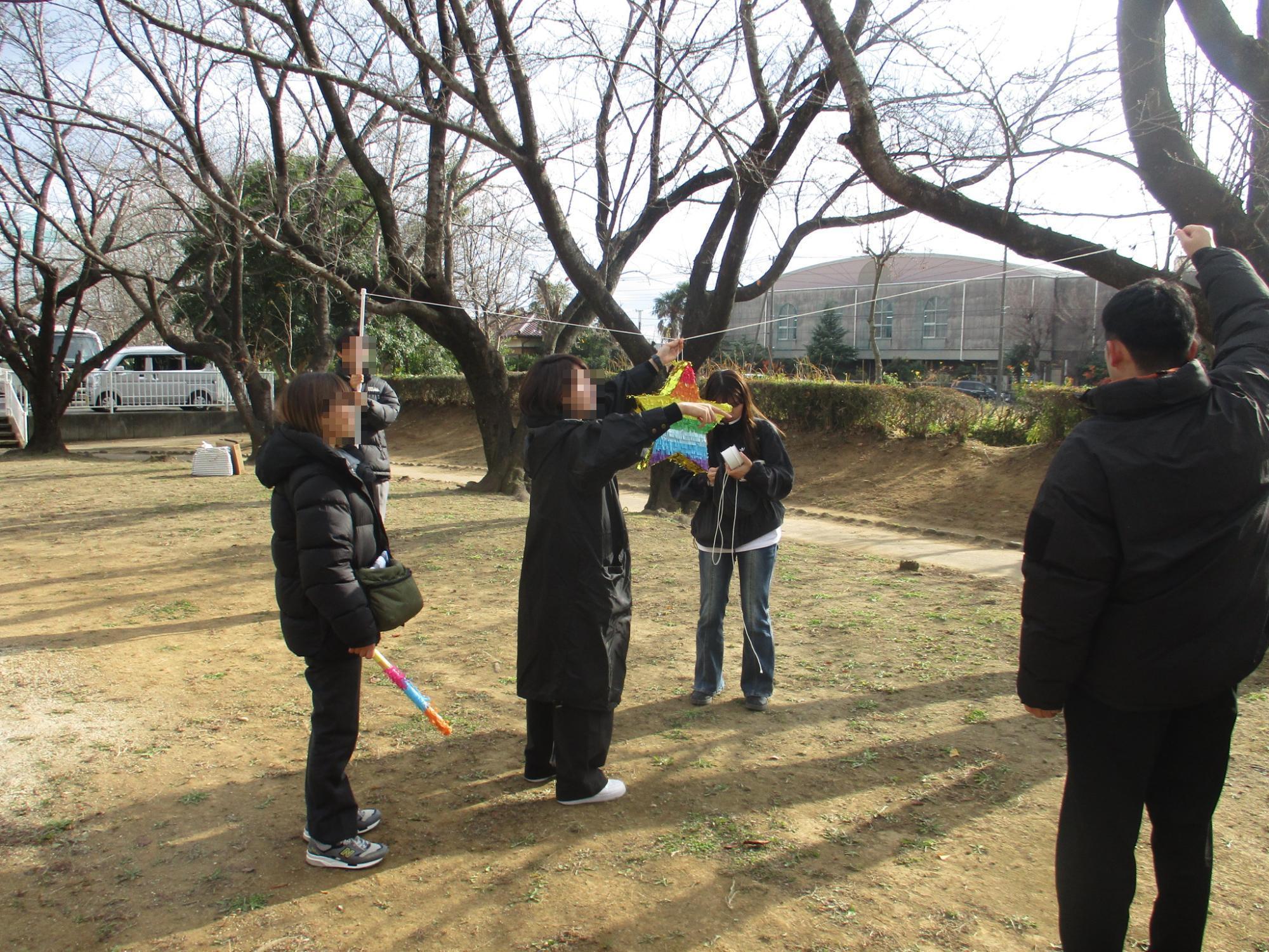 ロケ準備を行っているところ