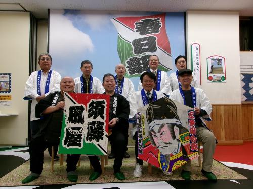 須藤凧屋と春日部市「庄和大凧文化保存会」集合写真