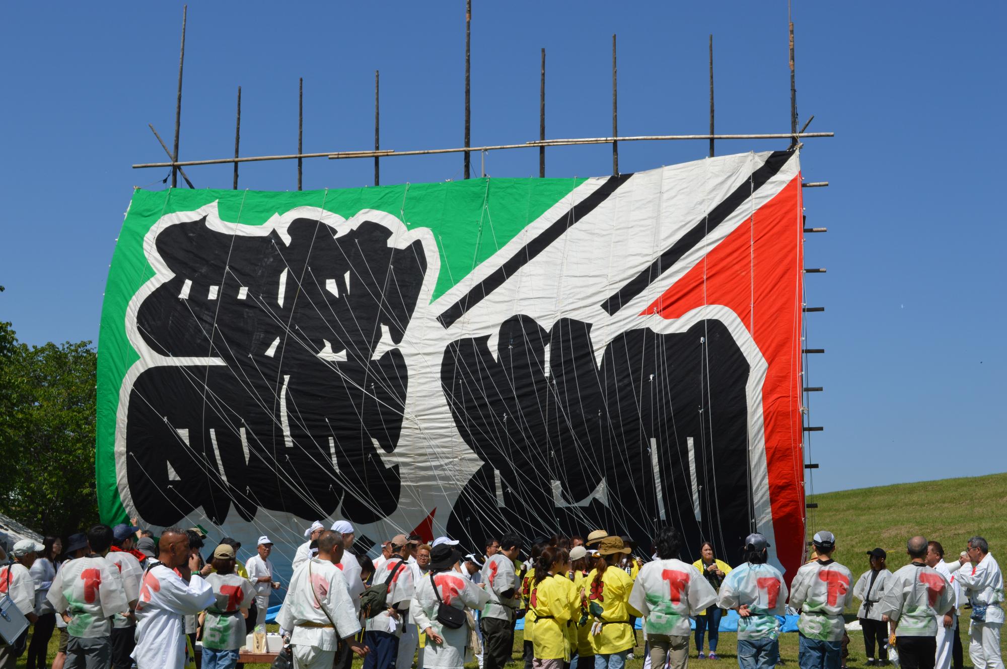 「昇龍」と書かれた凧