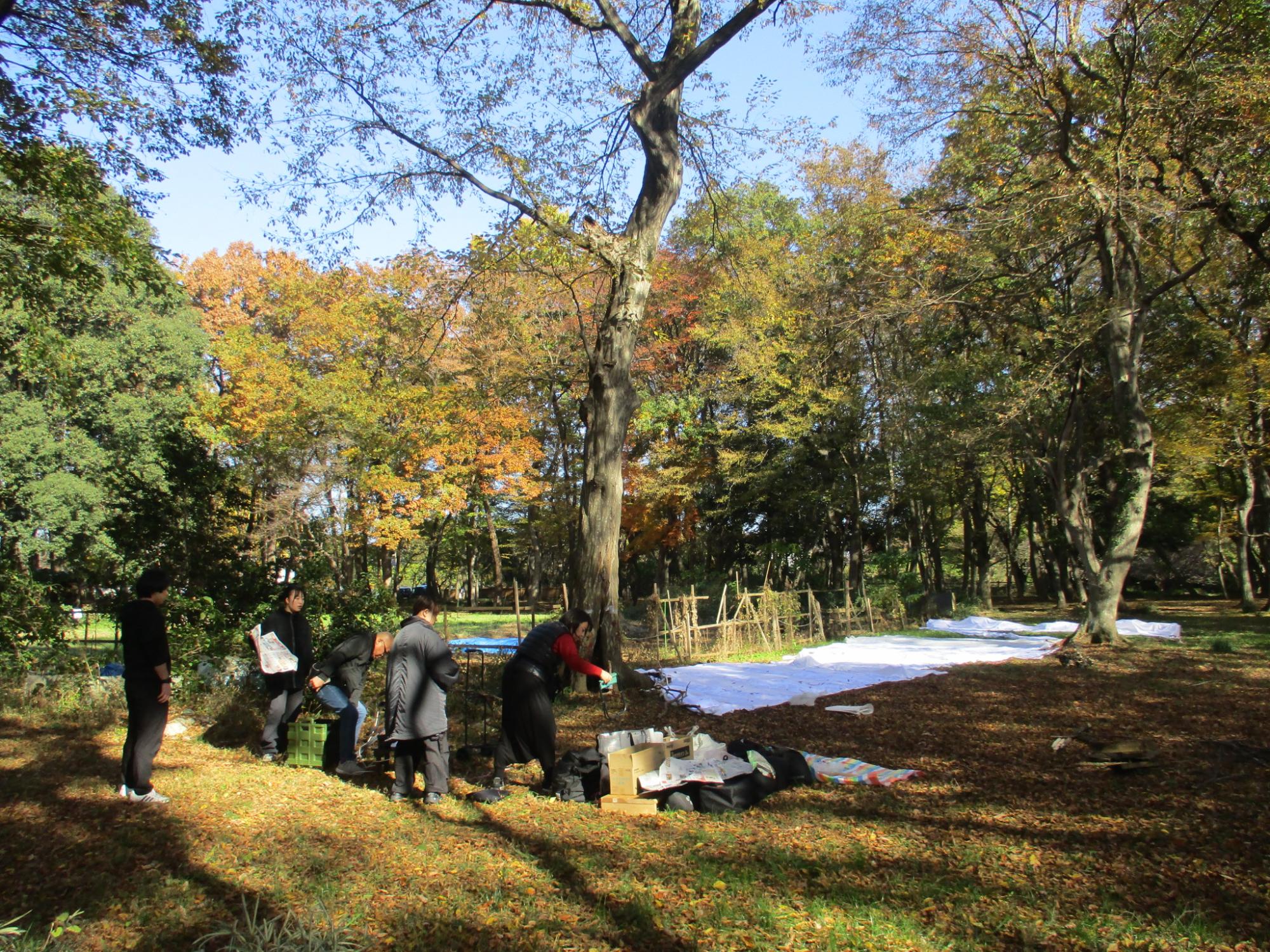 内牧公園に撮影セットをつくっているところ
