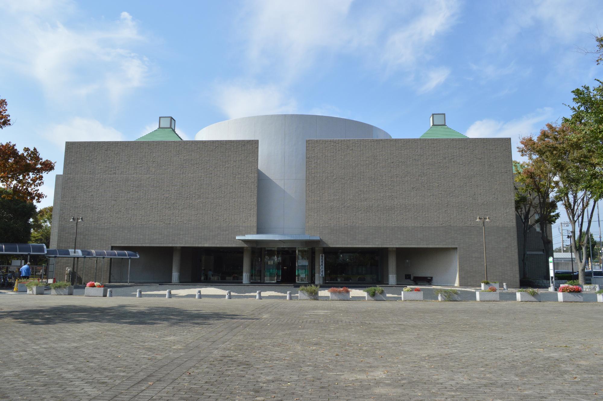 庄和総合支所の正面の写真