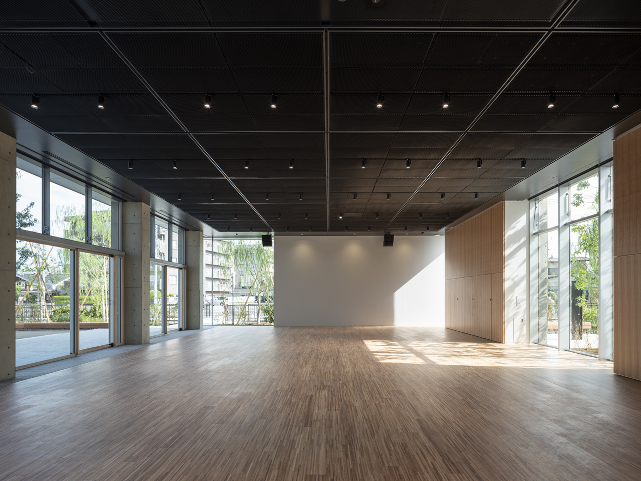 コミュニティ棟1階にあるホールの写真