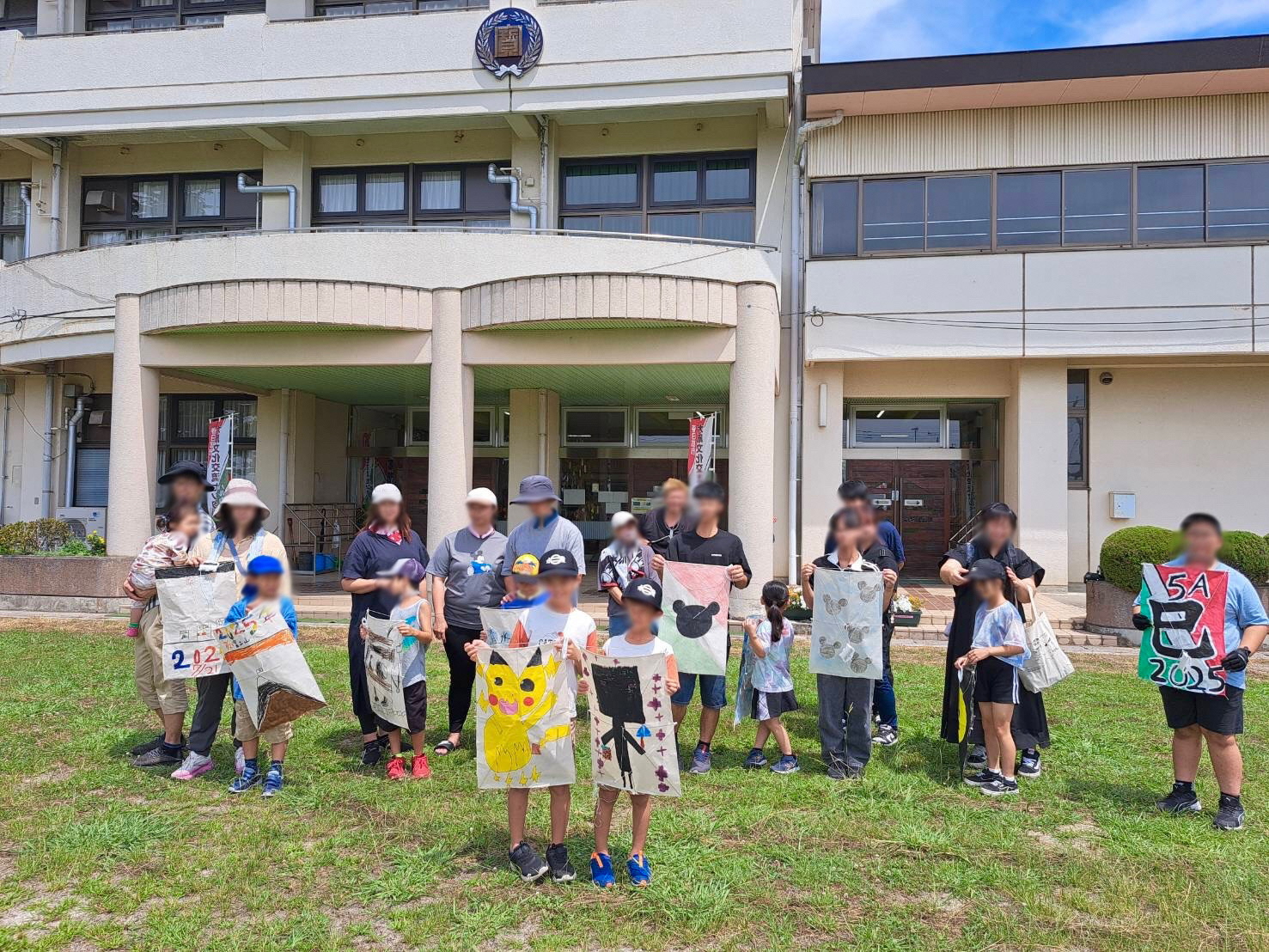 凧づくり教室参加者の集合写真