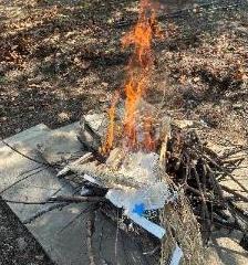 短冊を燃やして願いを空へ