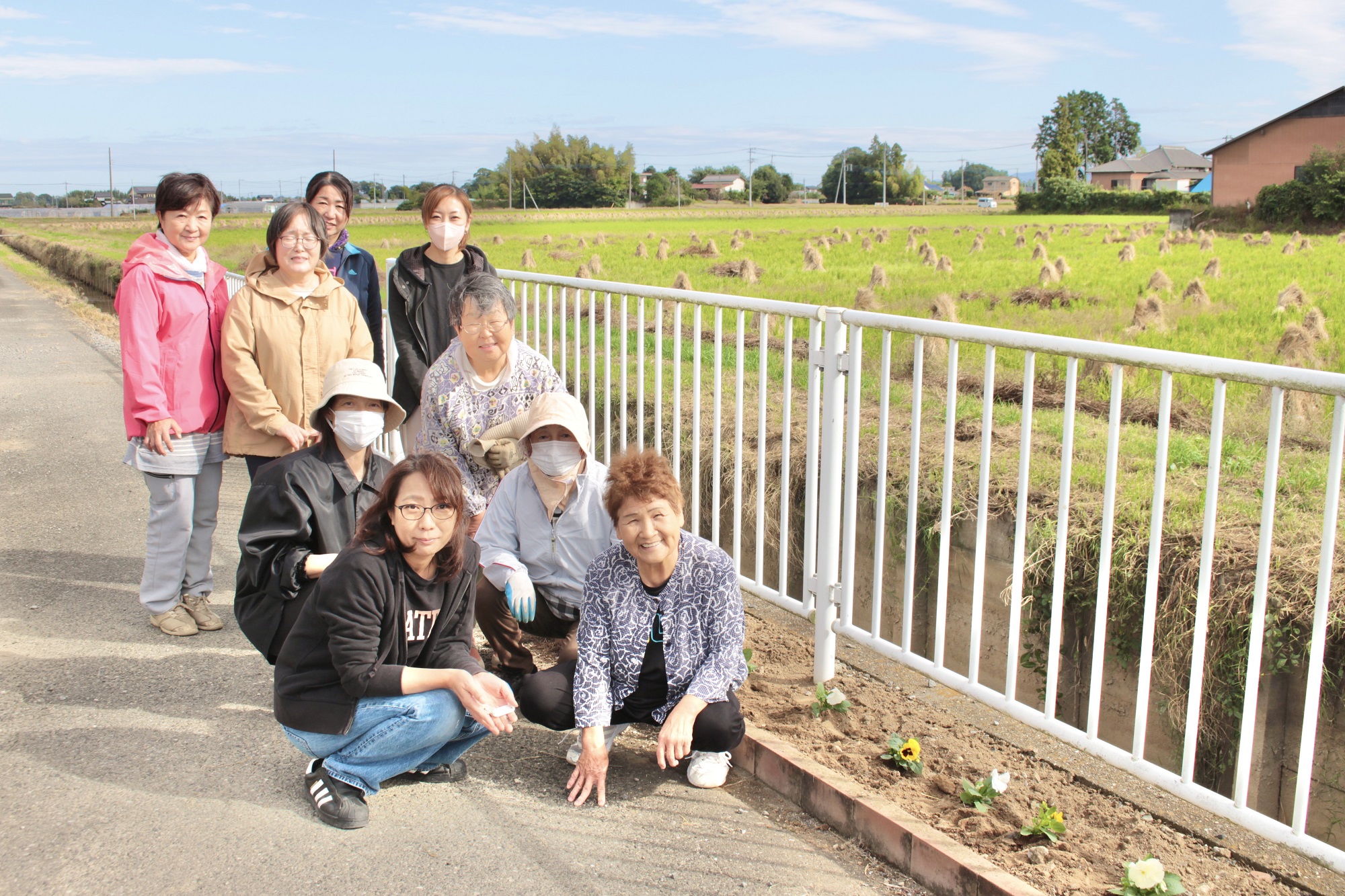 花植えをした皆さんの集合写真
