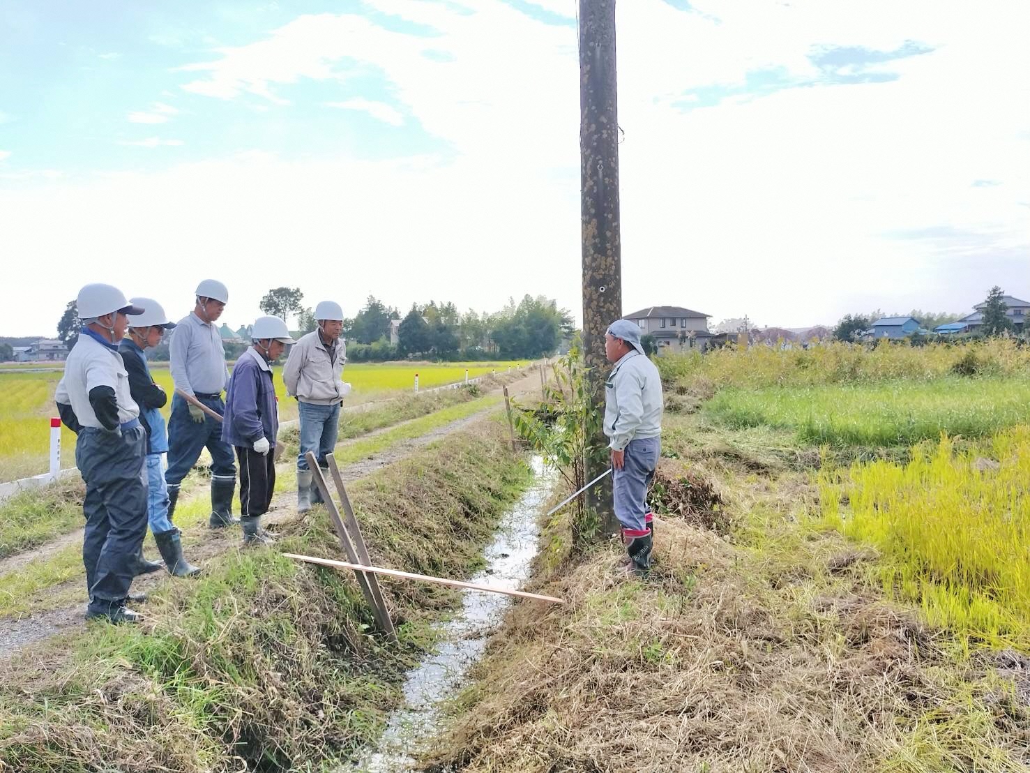 打ち合わせをする組合員