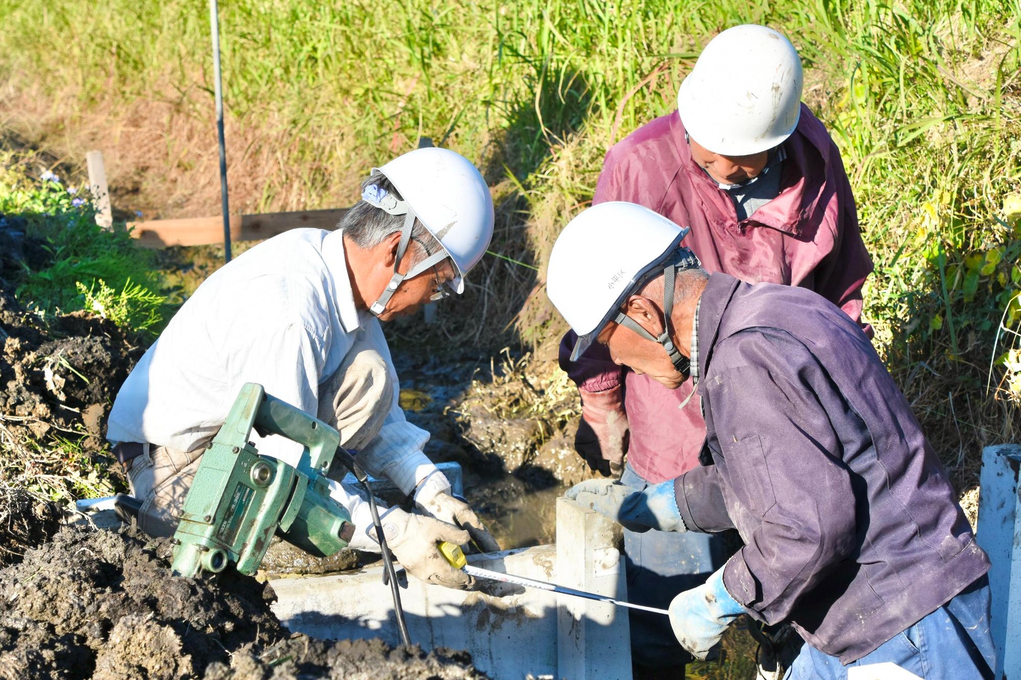 測って、部材の配置を確認