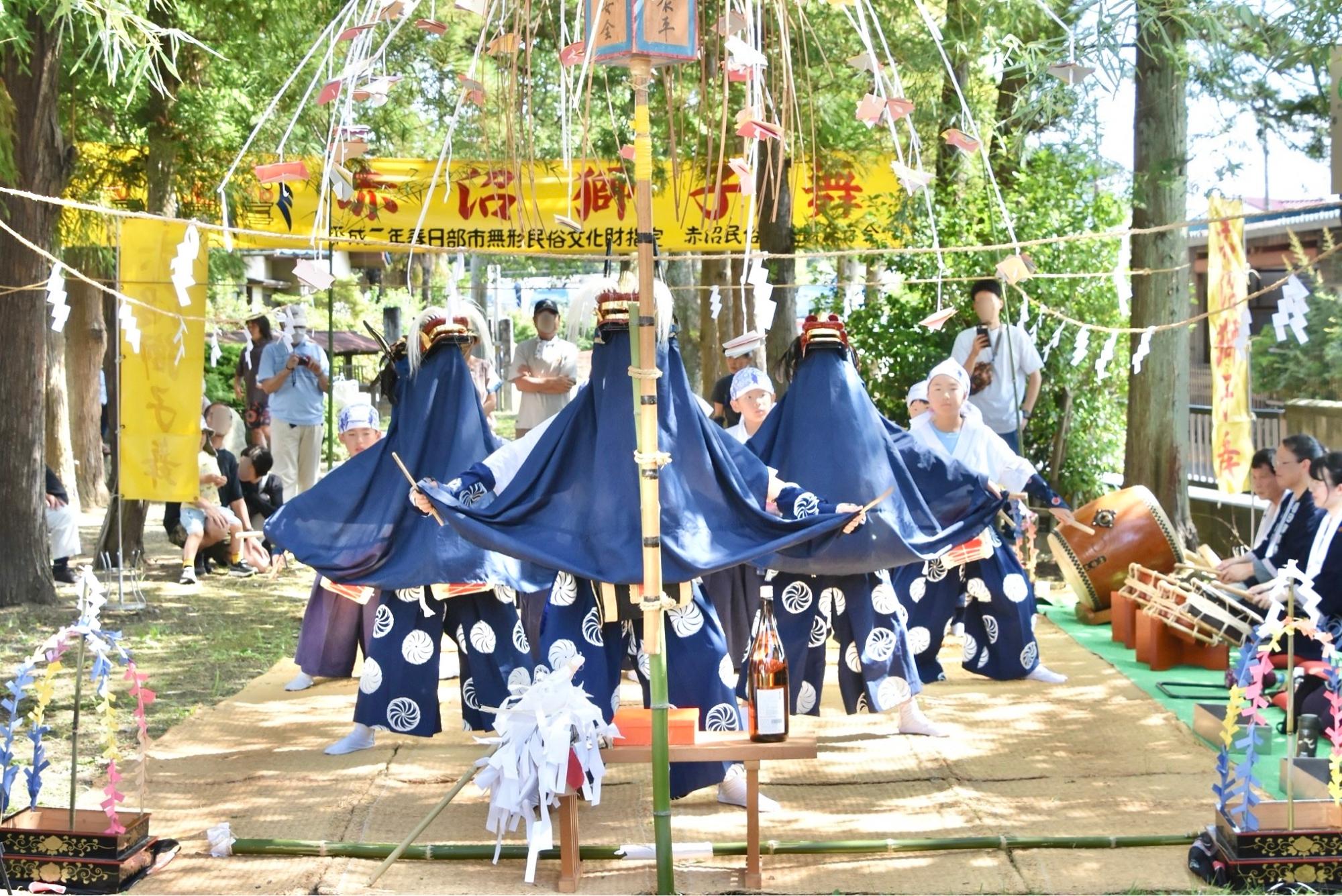 子どもたちによる獅子舞