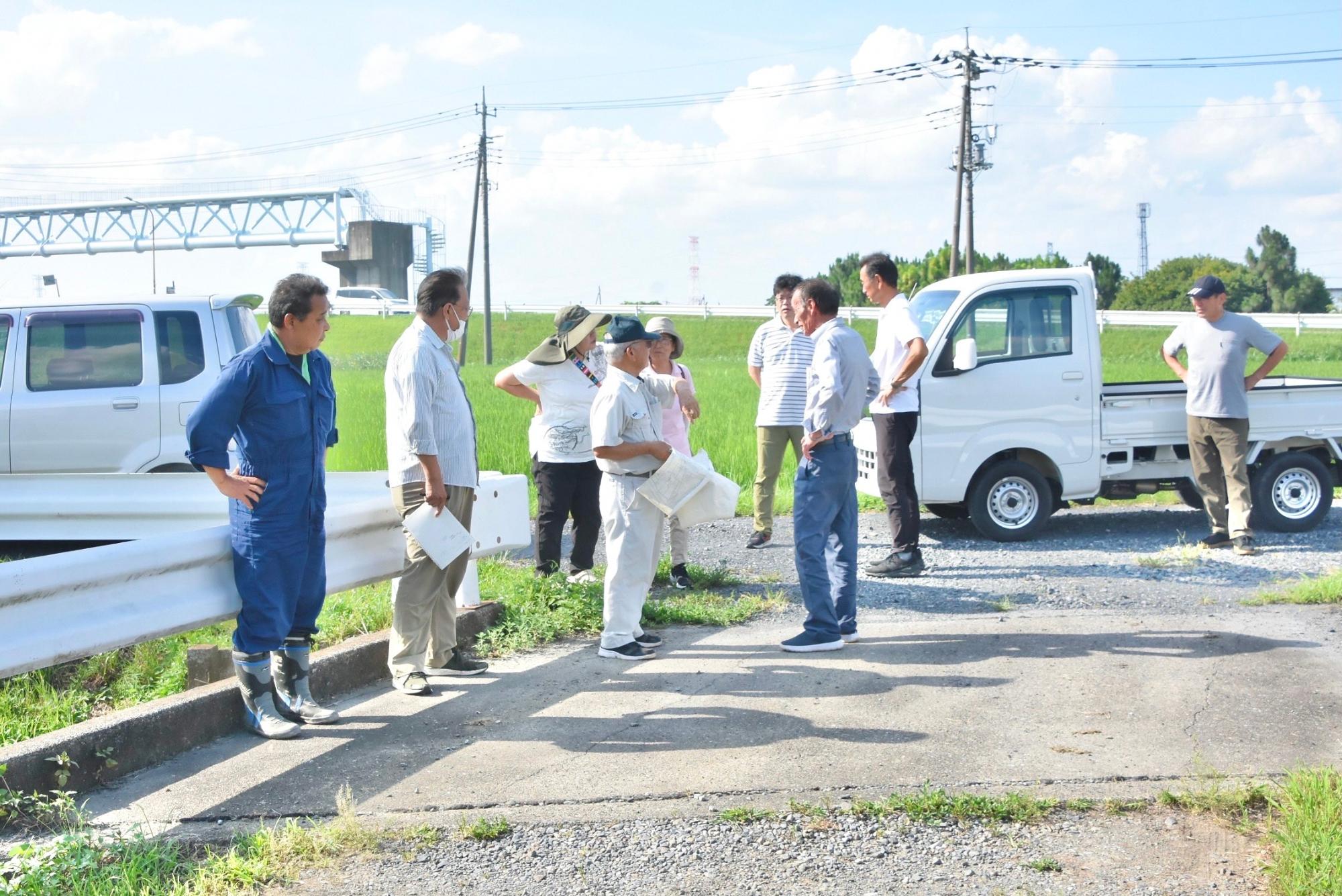 要望内容をみんなで確認する様子