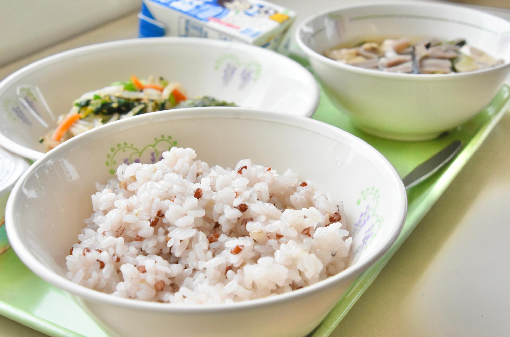 赤米を使った給食
