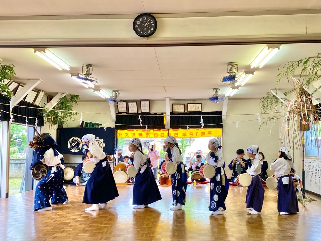 子どもたちによる舞の披露