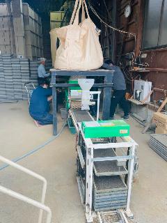 笑みたわわの種播き風景