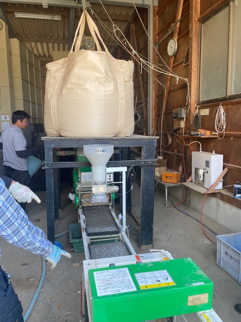 笑みたわわの種播き風景