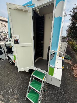 トイレカー入り口