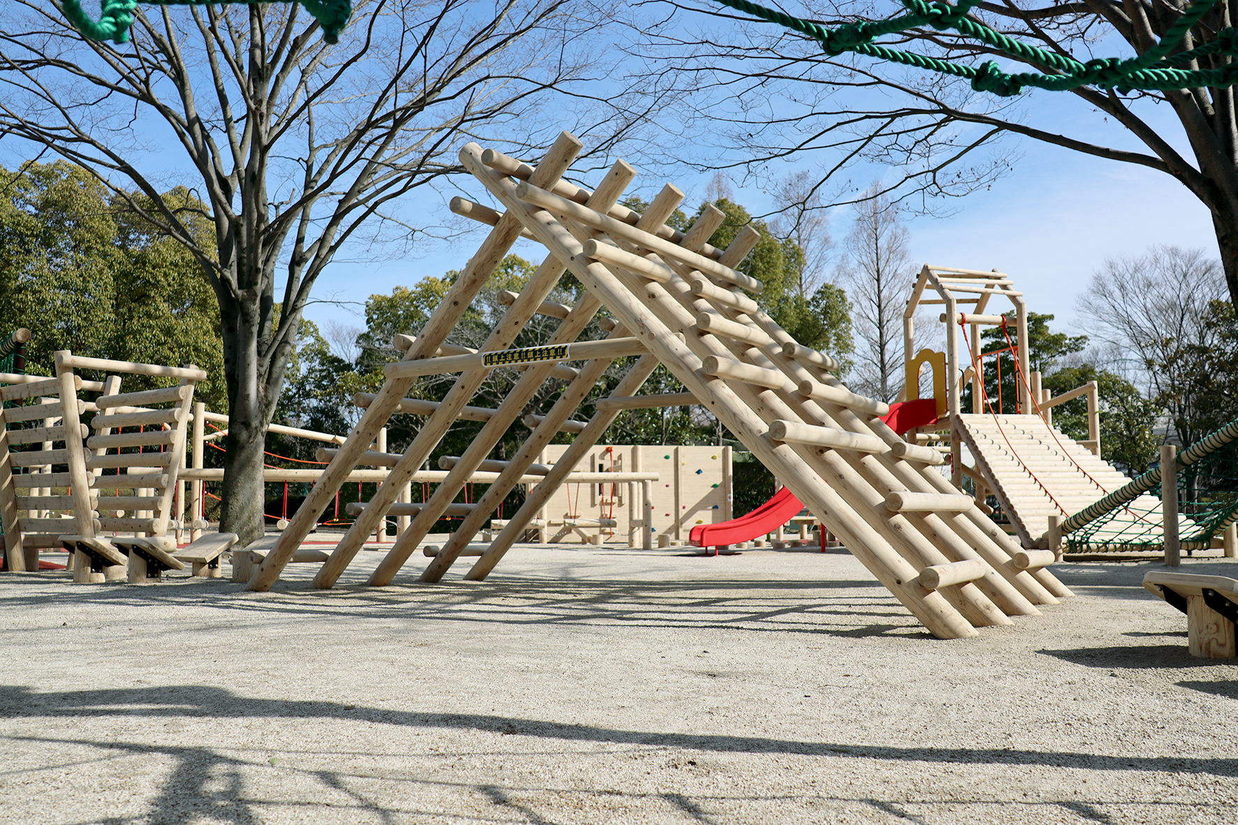 木製アスレチック遊具（アミダの山）