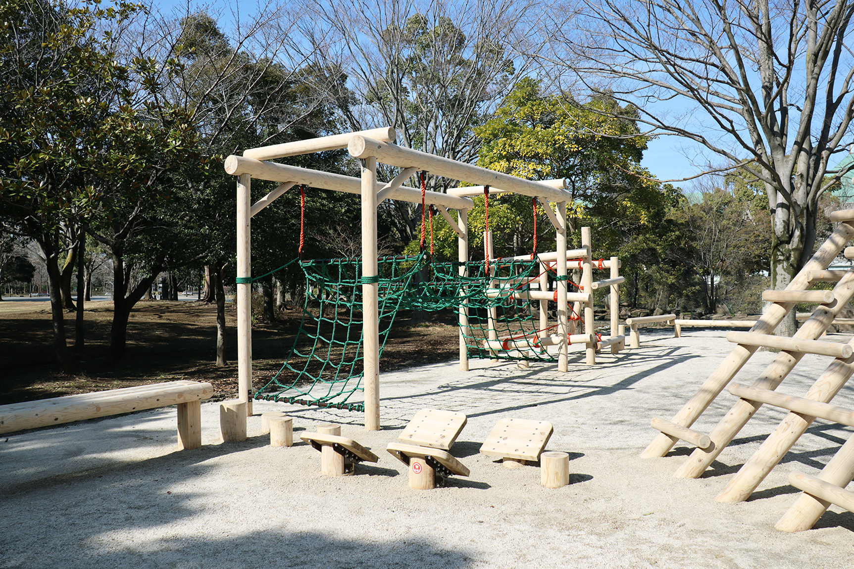 木製アスレチック遊具（千畳敷わたり）