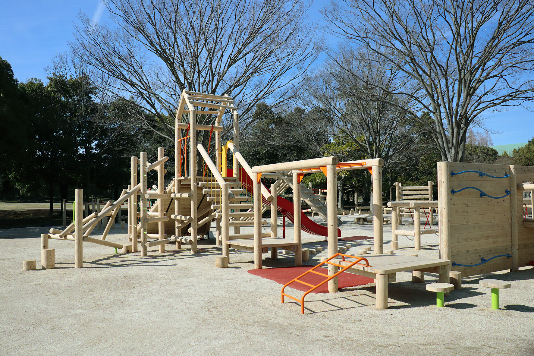 木製アスレチック遊具（全体）