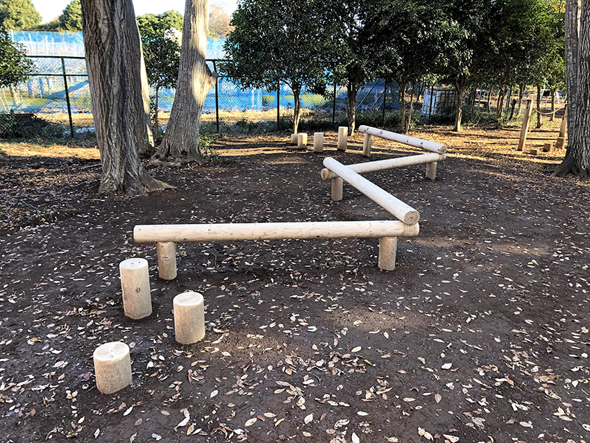 丸太平均台の写真