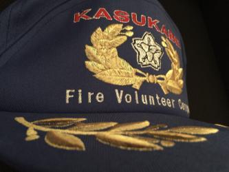春日部消防団員の帽子のアップ写真