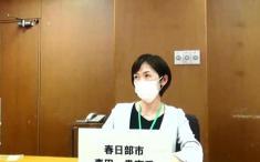着座してテーマに回答する市職員の写真