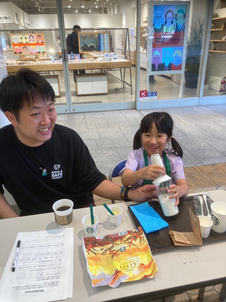 第3回SDGsカフェの様子（ふわふわミルク作り）