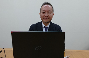 講演する小林氏